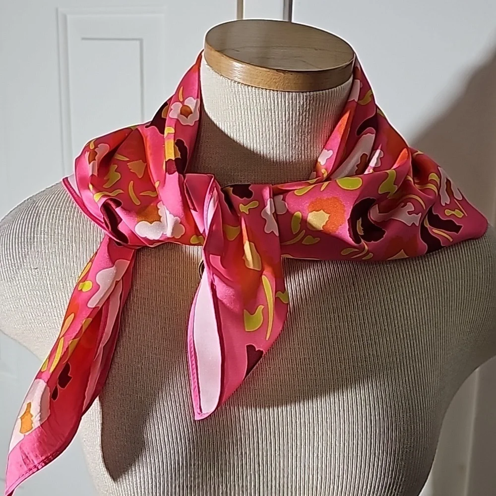 Diva Curl wrap for your hair. However,it could be for your neck. Pink 26